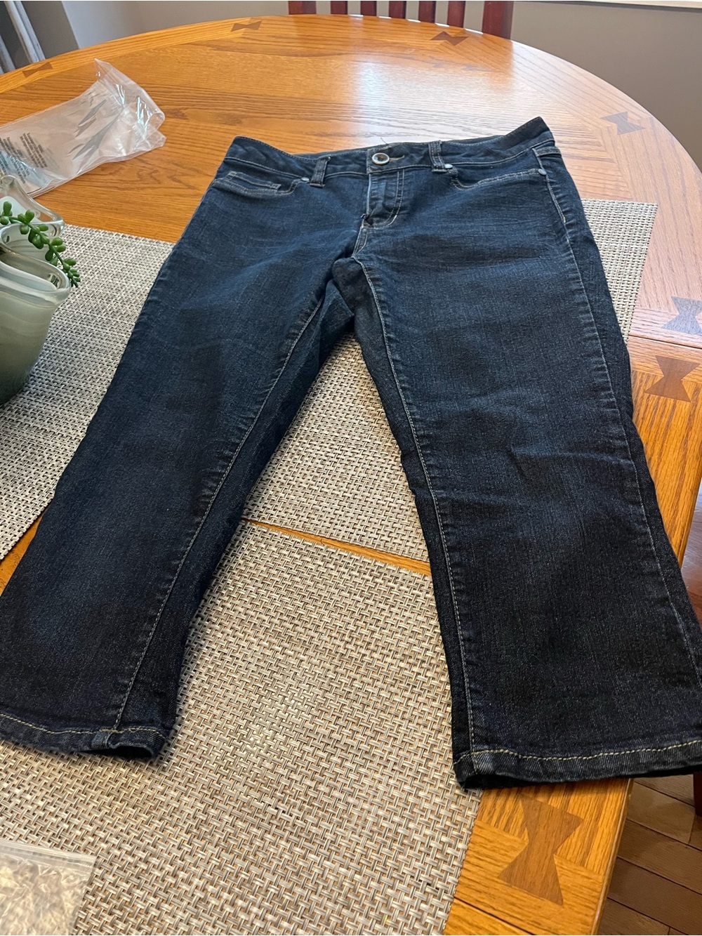 Women's dark blue capris jeans